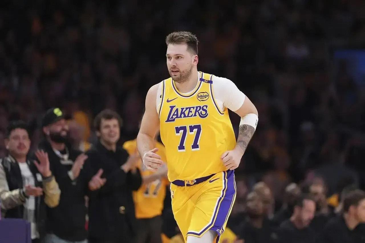 东契奇遭遇十五连败,巴塞罗那教练面临压力!